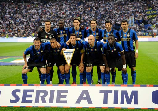 马刺半场4人得分上双，命中11记三分领先鹈鹕20分