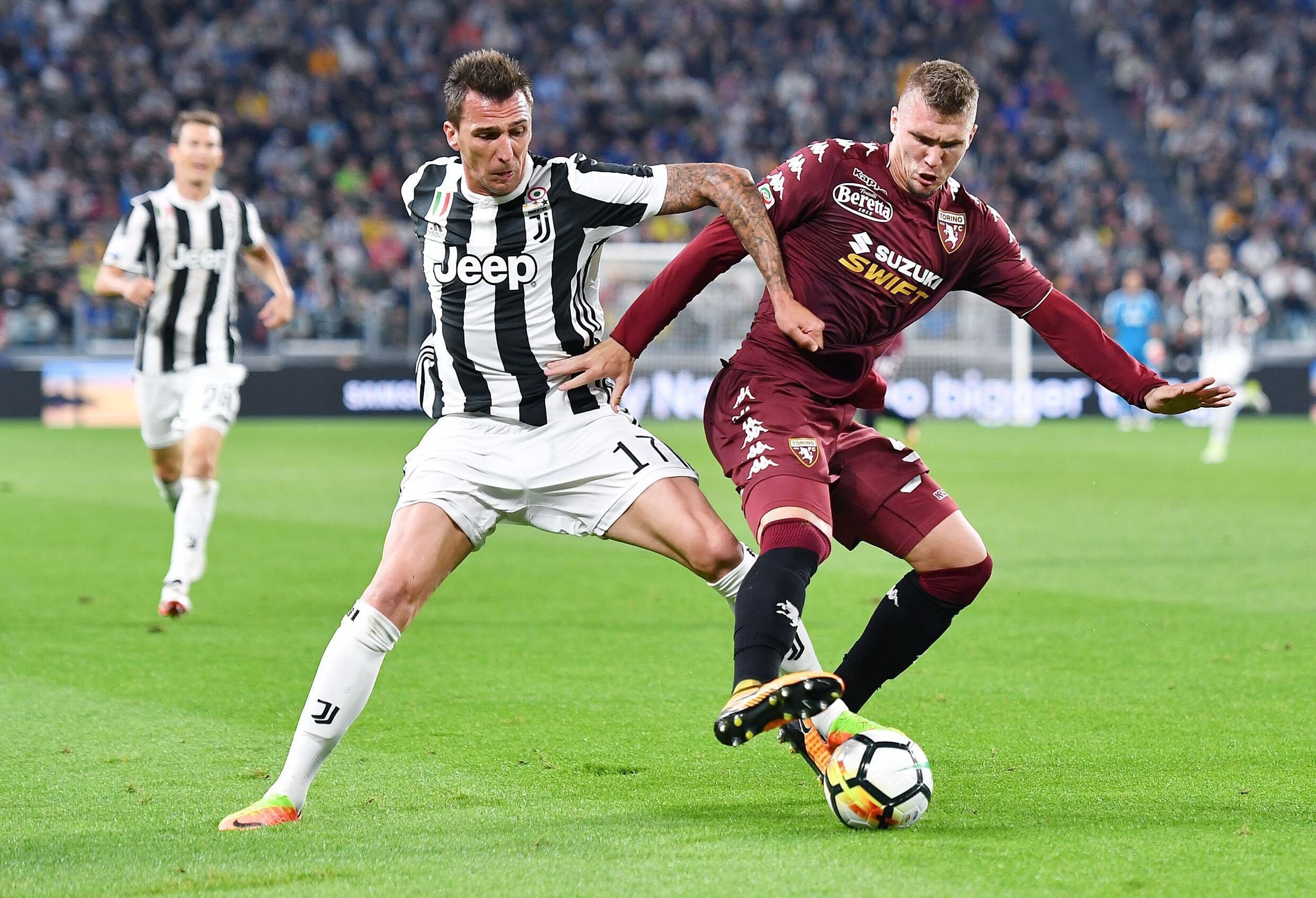 巴塞罗那理发师：欧洲杯期间，费尔明专门打电话让我给他理发