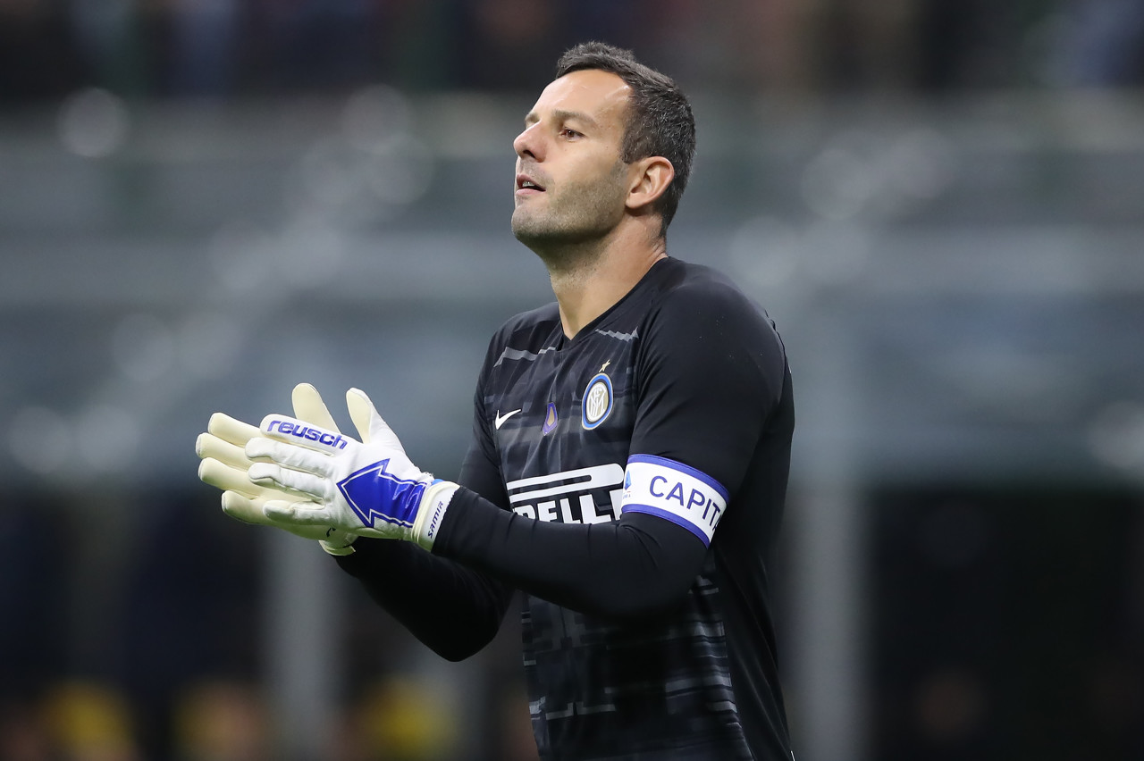 小花生退役后台痛哭！ruler赛后采访狂言：我们已经在选皮肤了