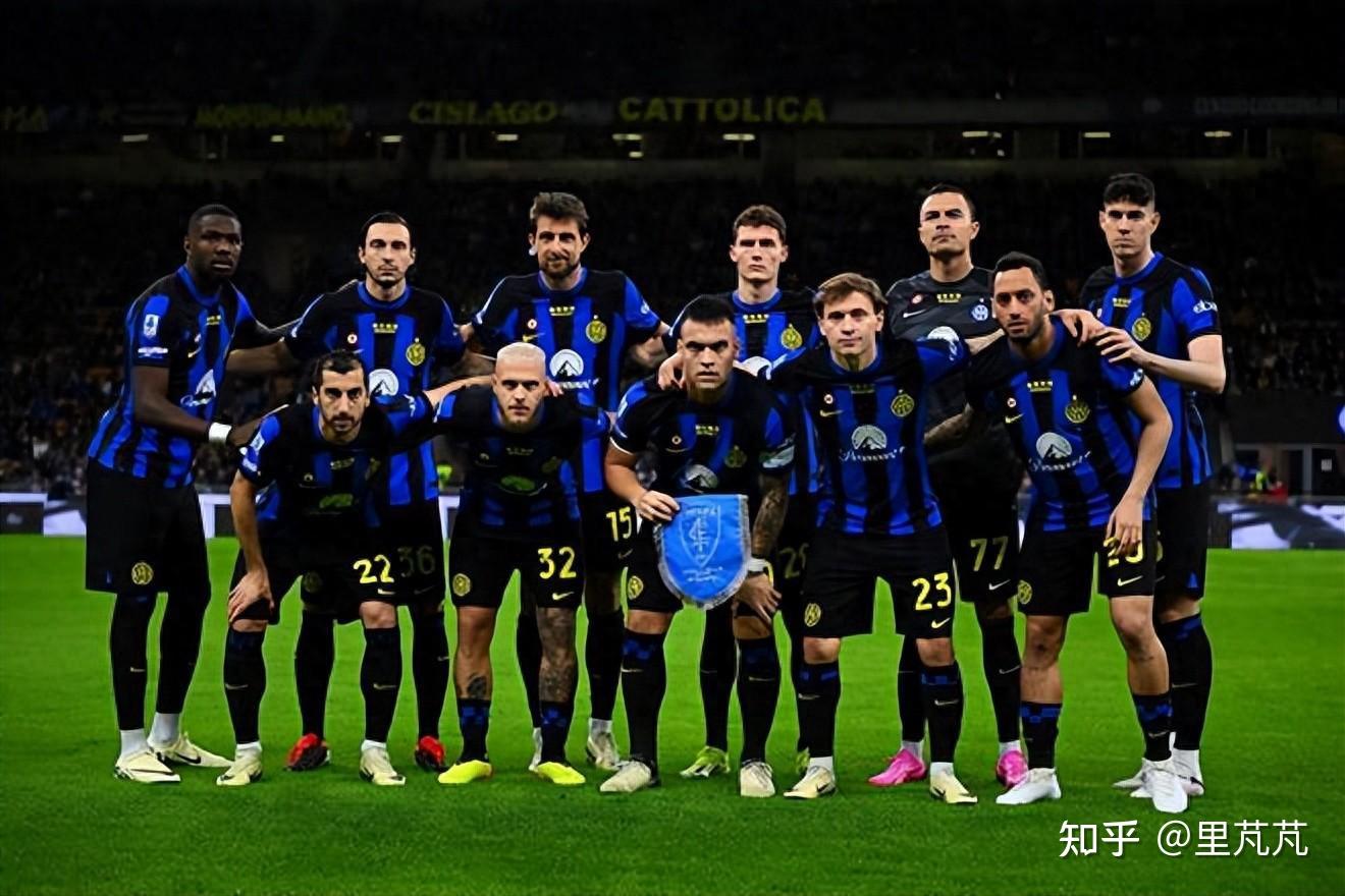 足球中超球员获选月最佳，数据联盟第一（中超球员当选月度最佳，数据领跑全联盟）