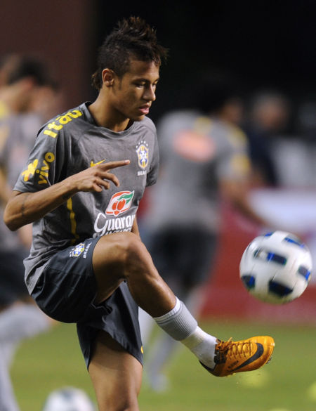 足球英超名帅不满密集赛程：太夸张（英超名帅炮轰密集赛程：实在离谱）