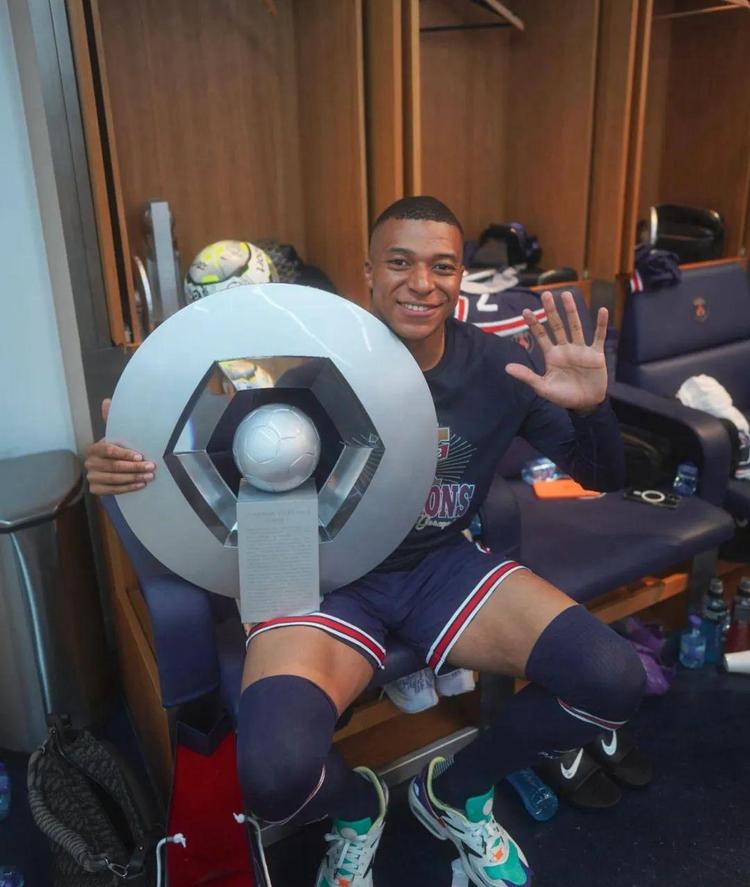 talkSPORT：曼联更衣室内部感觉B费将离队（talkSPORT：曼联队内普遍认为B费将离队）