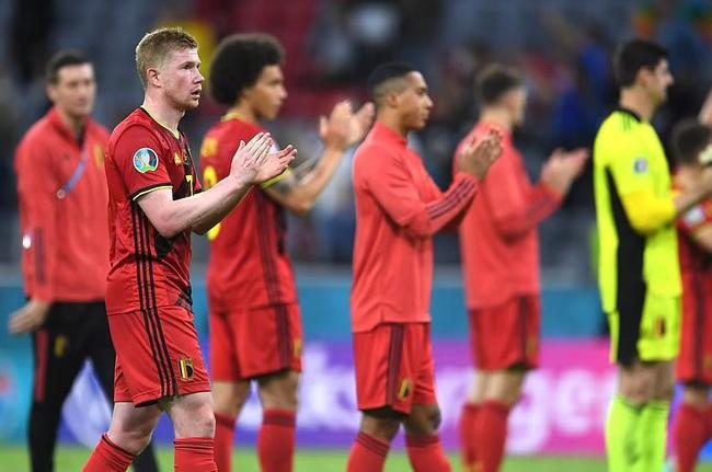 405次！梅西超越普斯卡什，独享足球历史助攻第一人荣誉（405次助攻里程碑！梅西超越普斯卡什，独占足坛历史助攻王）