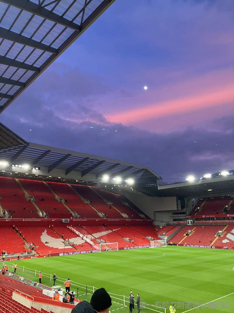 圣诞节五大联赛榜首球队大盘点：阿森纳、巴萨领衔（圣诞档五大联赛领头羊巡礼：阿森纳与巴萨领跑）