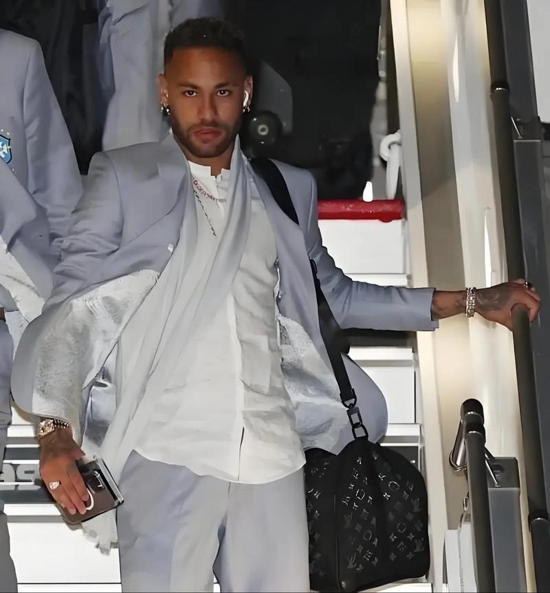 阿斯：马竞正密切关注格雷茨卡，球员与拜仁合同将在明夏到期（阿斯报：马竞紧盯格雷茨卡，其与拜仁的合同将于明夏届满）